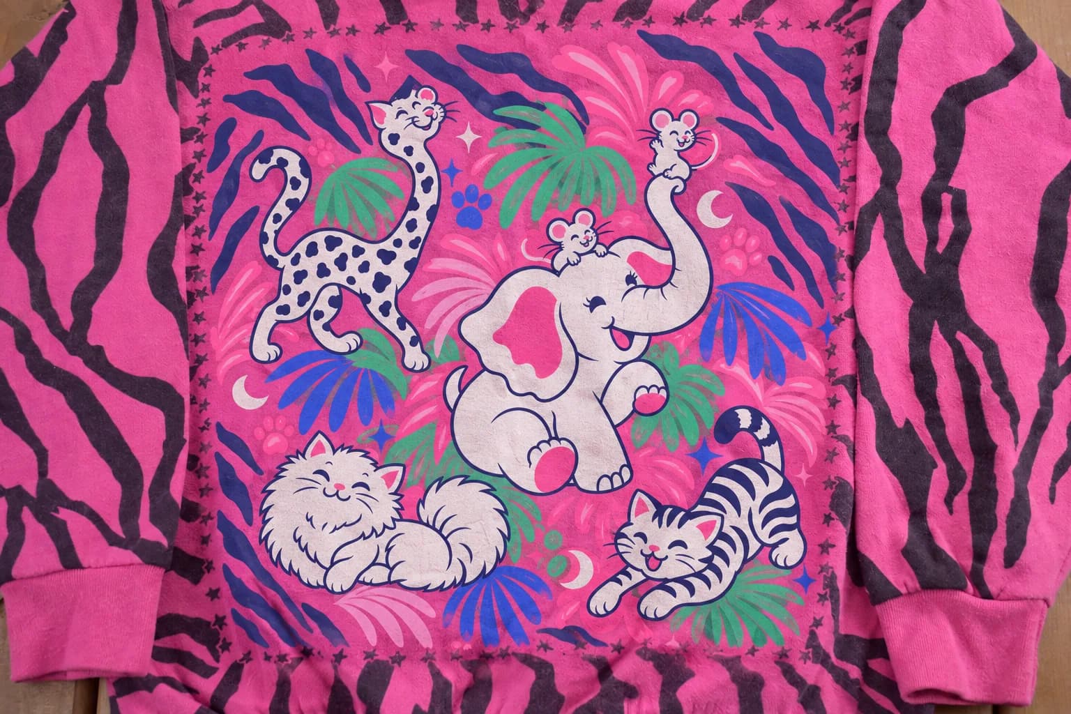 Vintage 1990s Cute Cat All Over Print Crewneck Sweater / 90s Crewneck / Grandma Sweater / Streetwear / Made In USA / Animal Theme / AOP